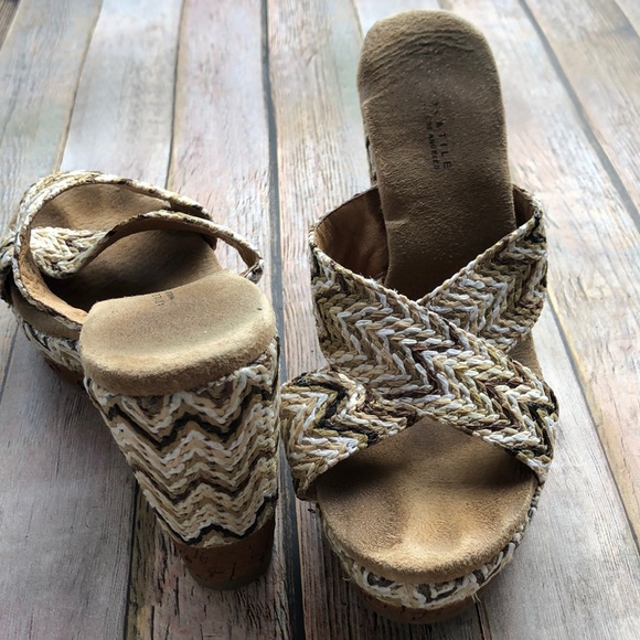 Volatile Sandal - Picture 4 of 7